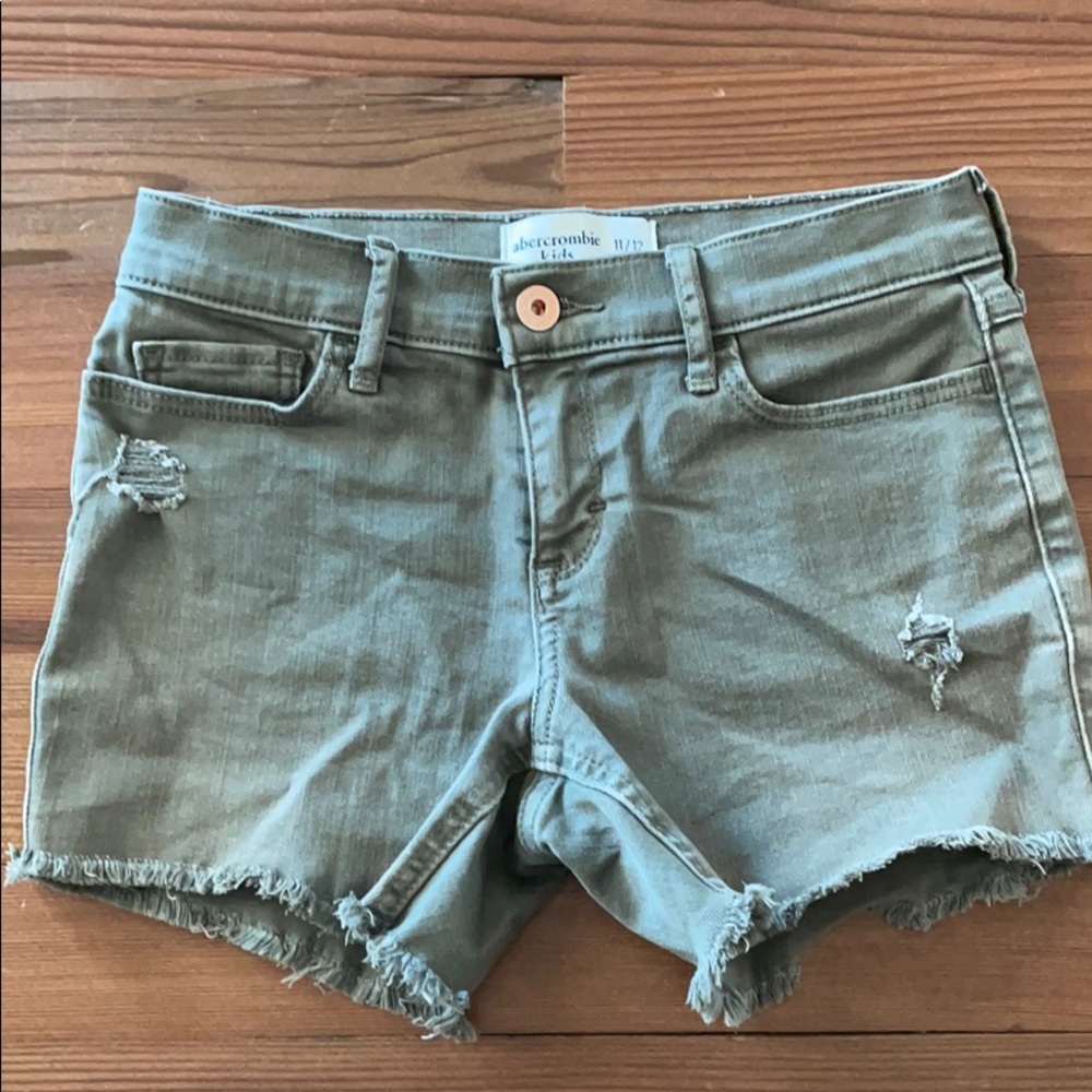 Girl’s Olive short